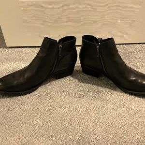 Born Booties in Black Leather - Size 11
